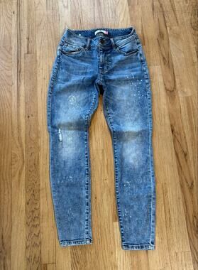 Women’s CAbi Distressed Cinch Skinny Stretch Jeans Bleached Light Wash, size 6